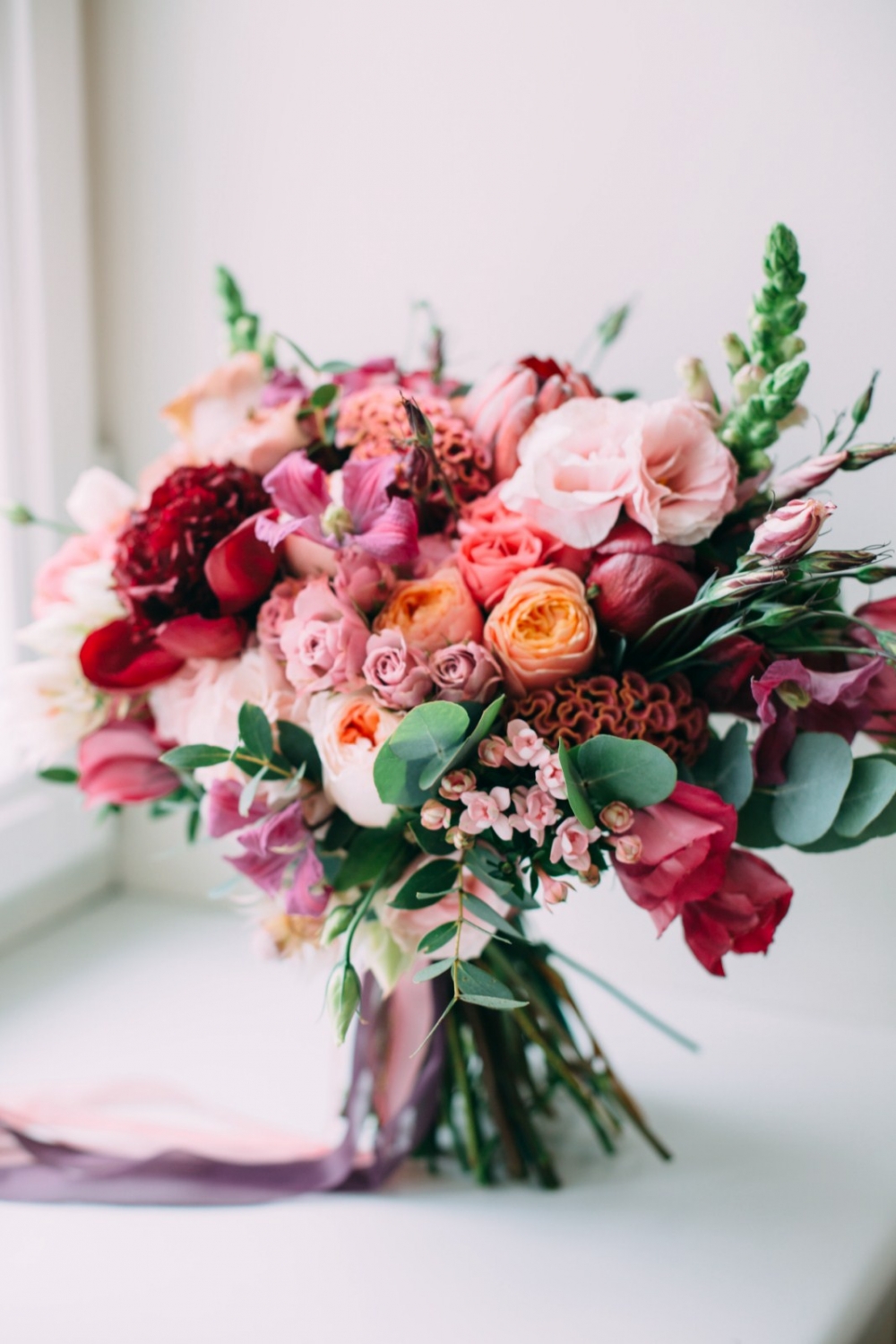Букет невесты  "растрепыш" у розовой, бордовой и сиреневой гамме 