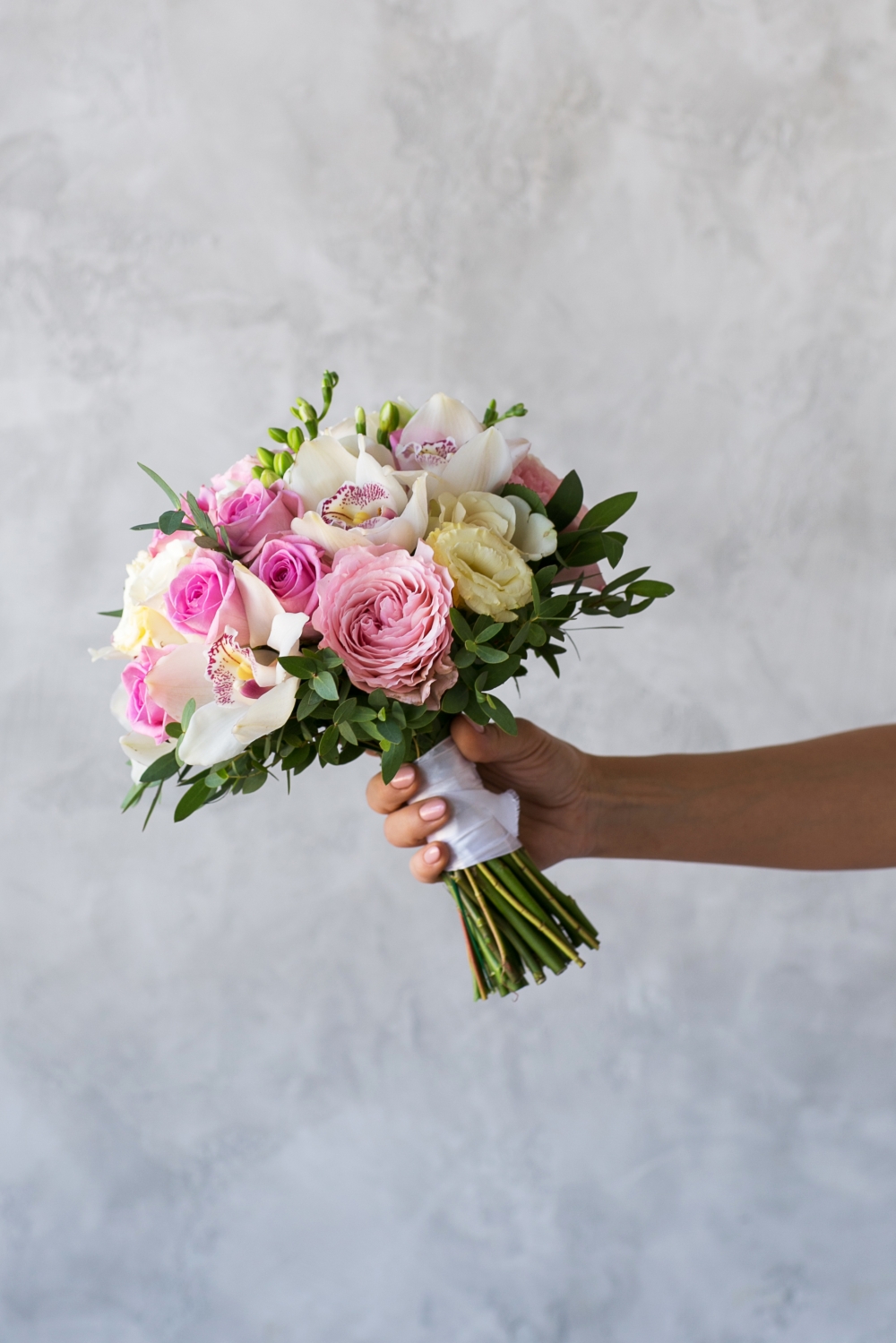 букет невесты с пионовидными розами