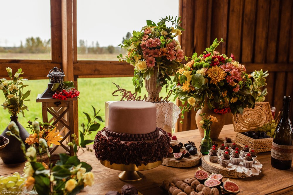 Свадебный сладкий стол в стиле бохо