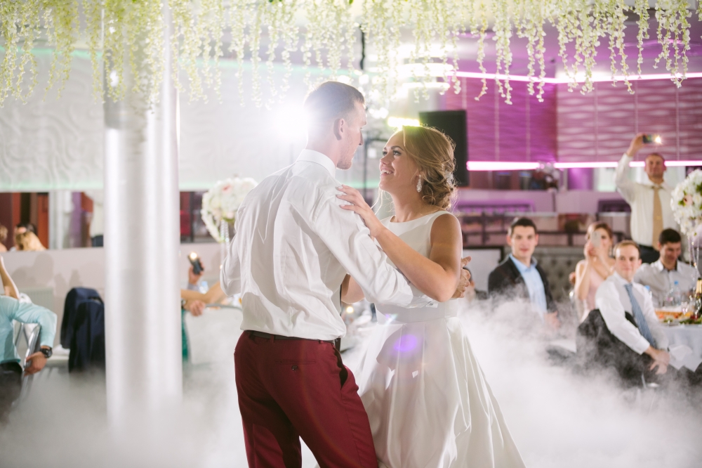 первый танец жениха и невесты под огромной цветочной люстрой
#Торжествомания