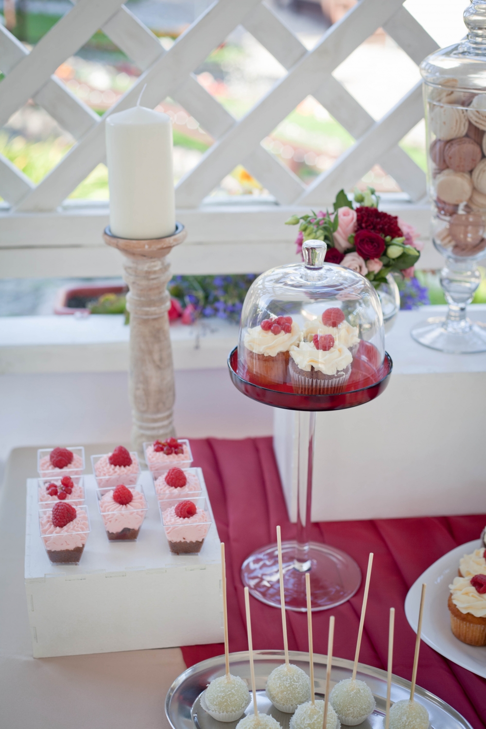 оформление десертного стола на свадьбе