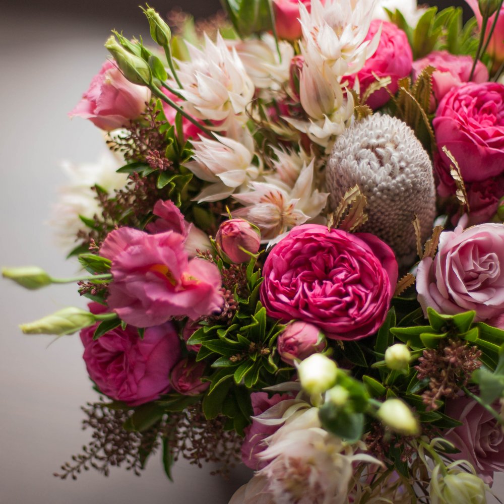 букет свадебный, пионовидные розы, розовая гамма, зимний сезон