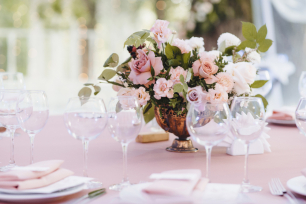 Цветочные композиции на столы гостей. Свадьба в усадьба Суханово