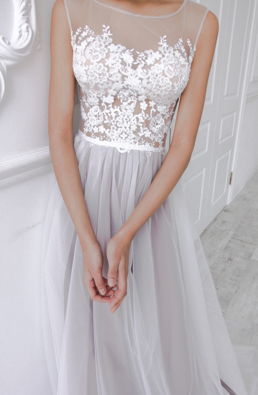 Легкое свадебное платье лавандового оттенка
