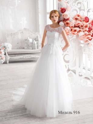 Белое свадебное платье с кружевным верхом