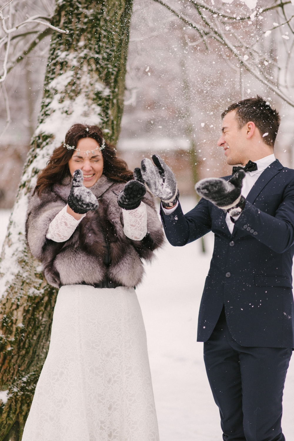 Последним снежным денькам радуется замечательная пара – Алена и Алексей