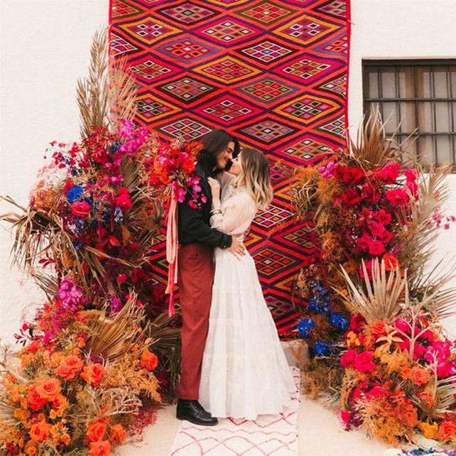 Свадебный тренд весной 2024: ковры на свадьбу