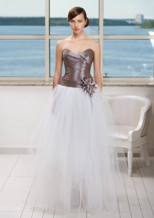 Платье невесты с контрастным корсетом
