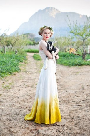 Свадебное платье с цветным подолом