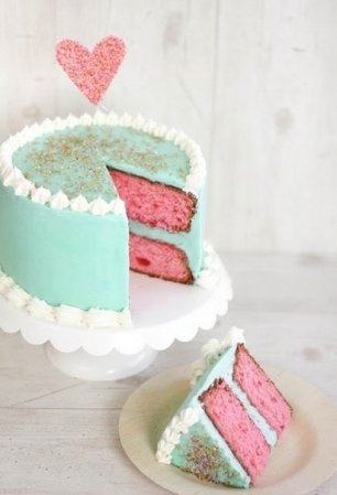 Свадебный торт с цветными слоями