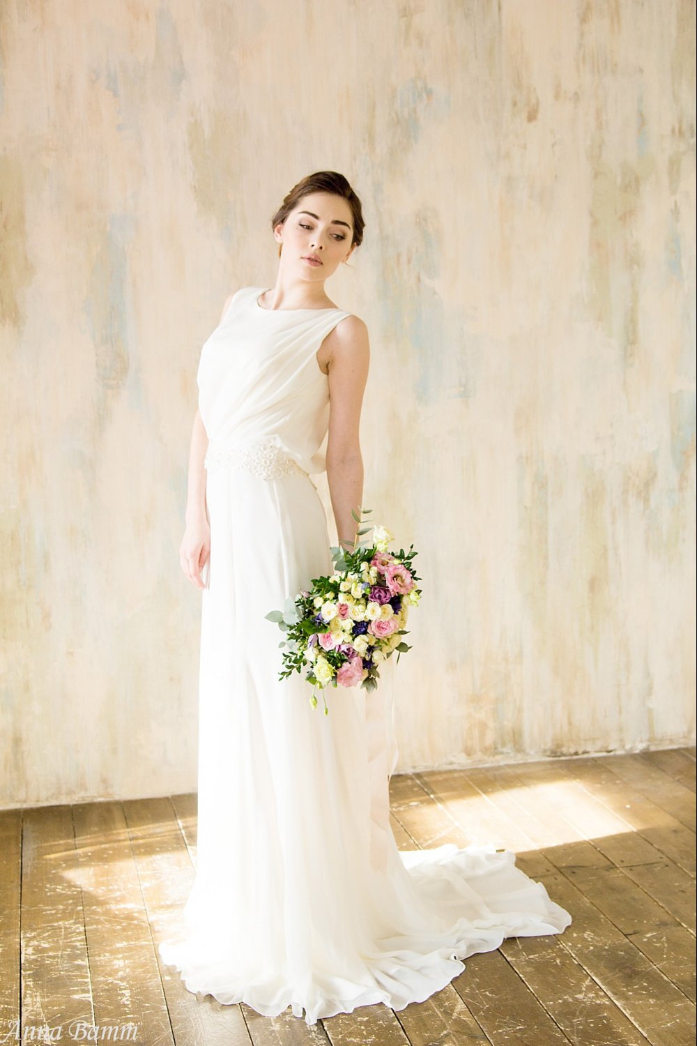 Невеста в потрясающем платье стиля Ампир