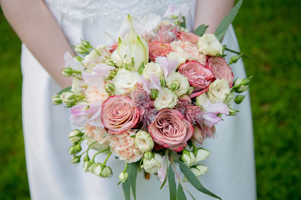Букет невесты с розами сорта Каппучино