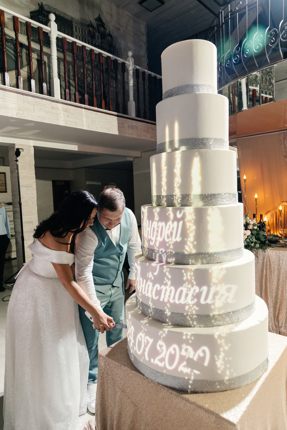 Заказать световое шоу на свадебный торт в Санкт-Петербурге Luma Cake. 3d маппинг на торт в Спб на заказ. Пиши в ДИРЕКТ или WhatsApp: 89819847706