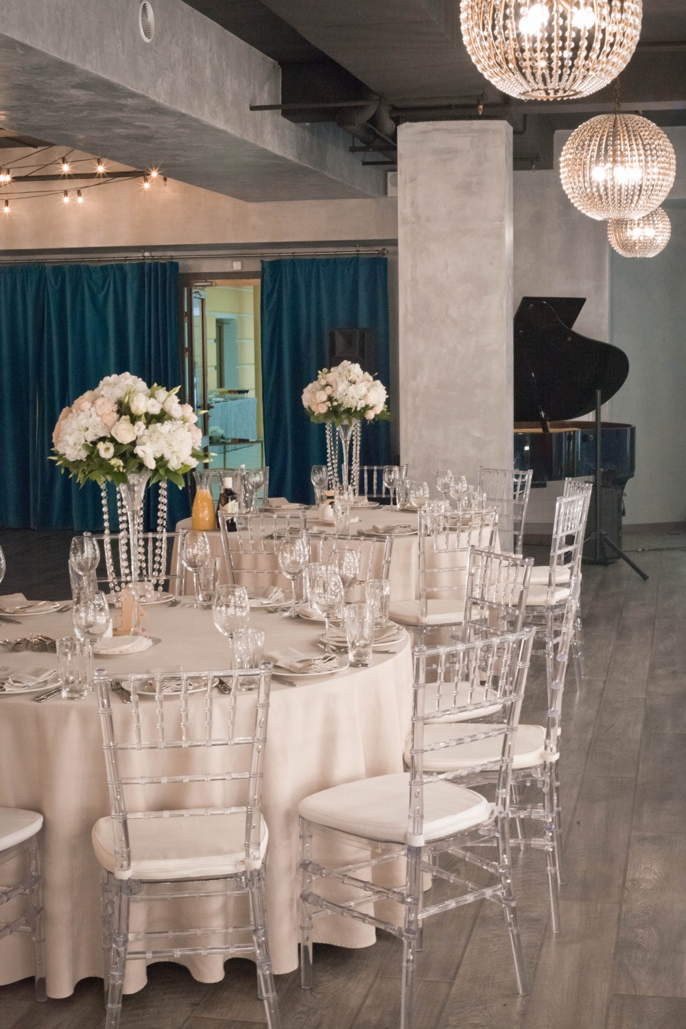 оформление свадебного зала от студии декора Торжествомания в ресторане Атриум-Холл