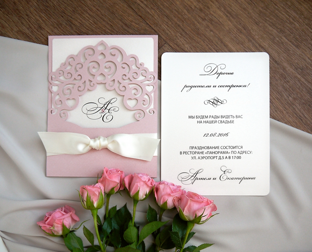 Красивые резные приглашения для романтичных свадеб.
Бумага пр-ва Италии, цвет любой. 
Размер 130х170 мм.