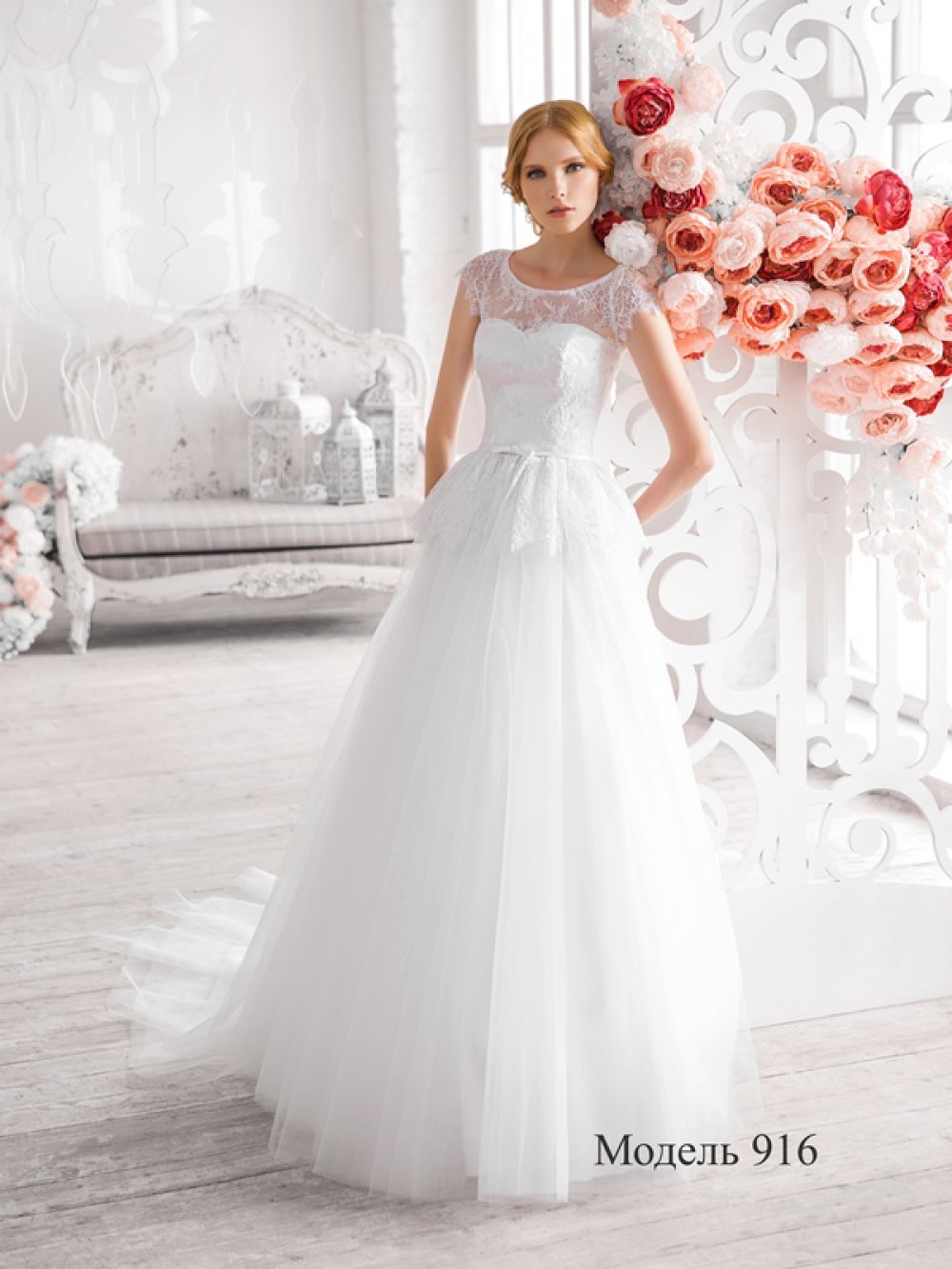 Белое свадебное платье с кружевным верхом