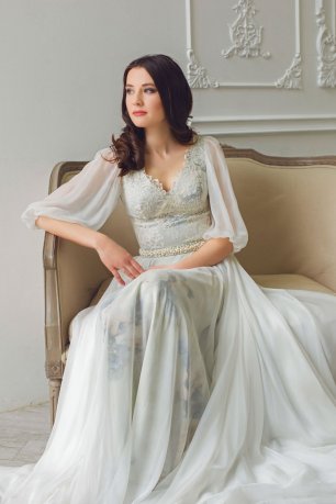 Нежное платье невесты с рукавами