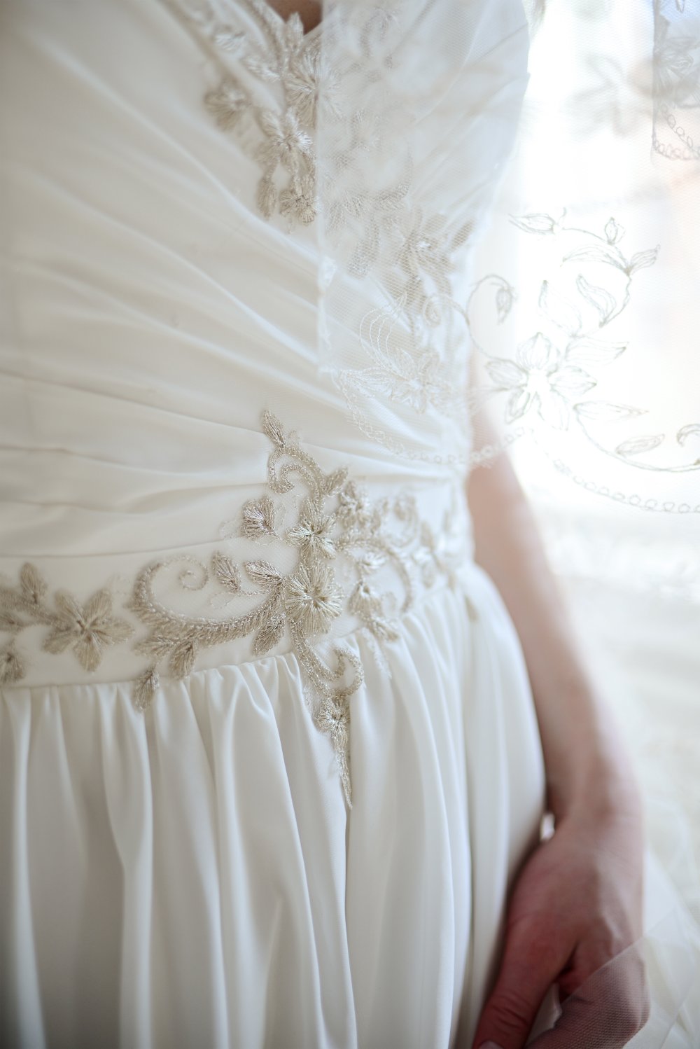 Вышивка на свадебном платье Венера и идеально подходящая к платью фата!
