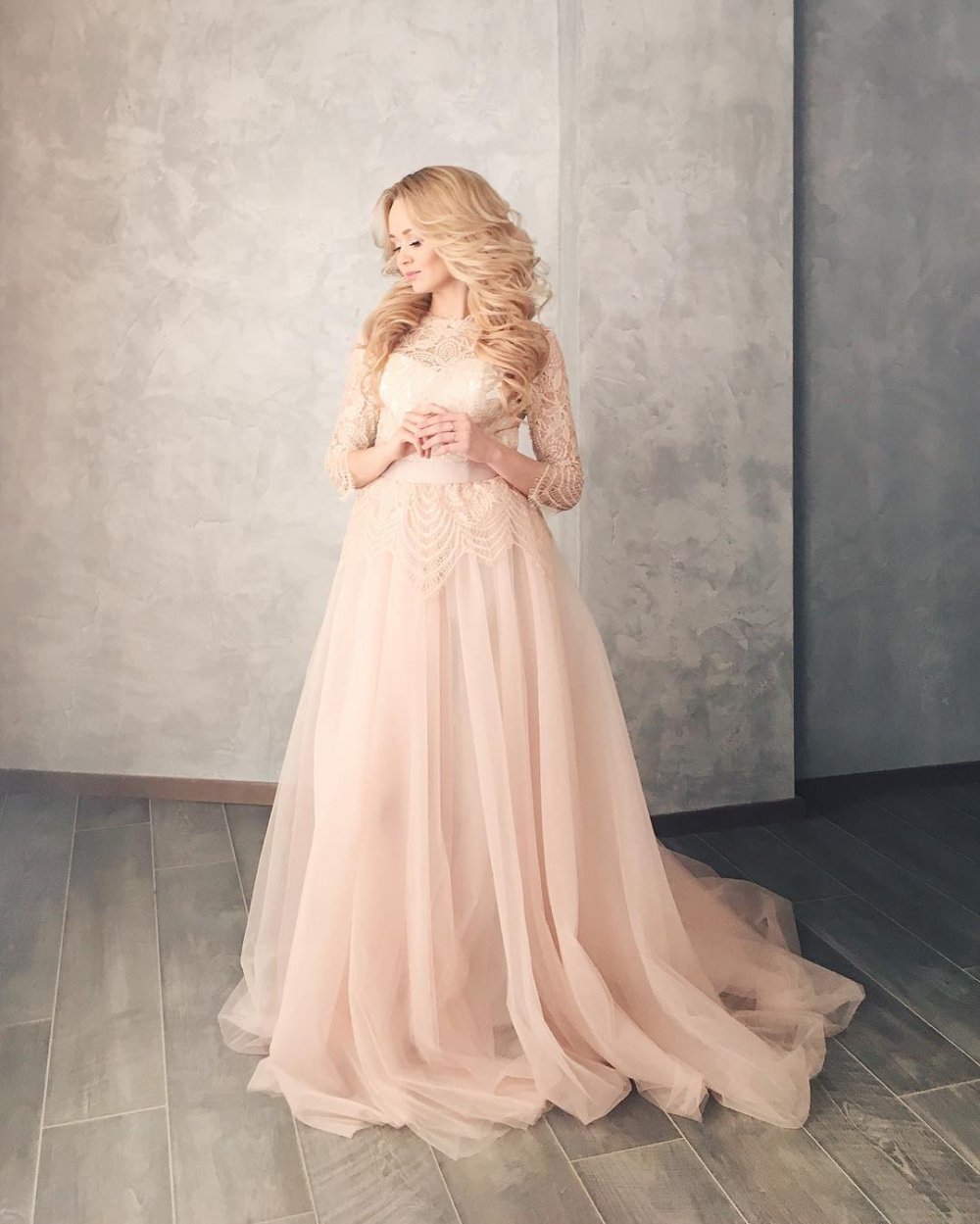 Воздушное платье Vesta цвета розовый кварц подчеркнёт хрупкость и нежность невесты