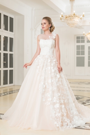 Прелестное свадебное платье "Анджел" А-силуэта нежнейшего пудрового оттенка. Покрыто 3D-кружевом, расшитым прозрачными пайетками