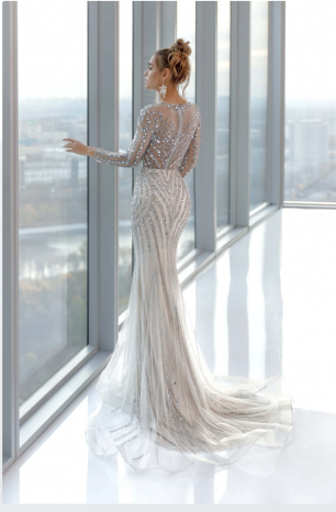 Элегантное платье, приталенного силуэта с длинными рукавами от итальянского производителя Nora Naviano.