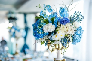Нежно-голубой в свадебной флористике и декоре